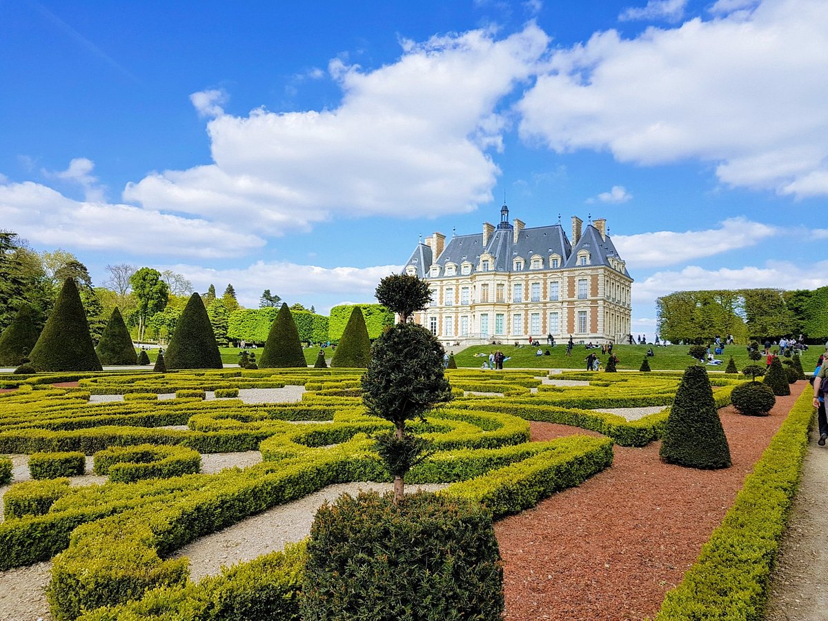 Domaine de Sceaux park stop during Paris Versailles bike tour